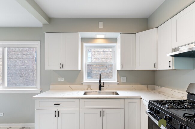 Building Photo - 2457 W 69th St