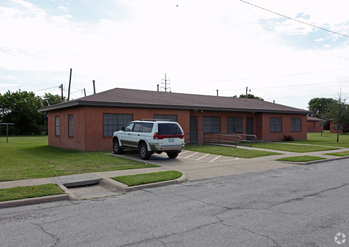 Building Photo - Waxahachie Housing Authority