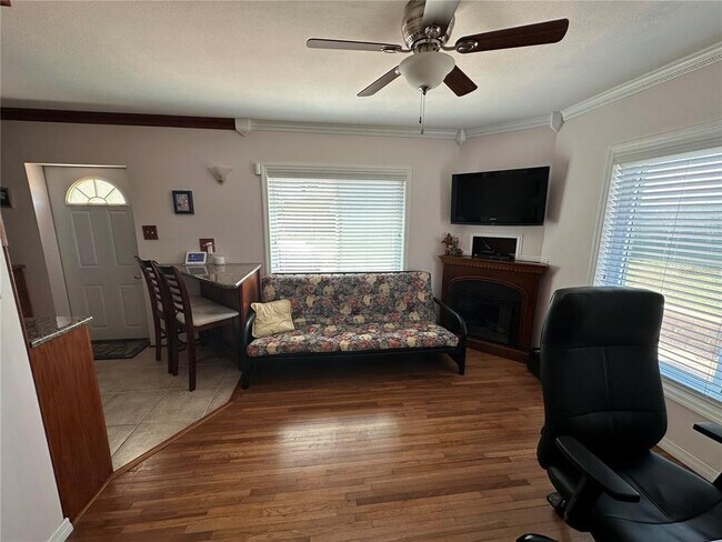 Building Photo - 2420 N Crystal Lake Dr