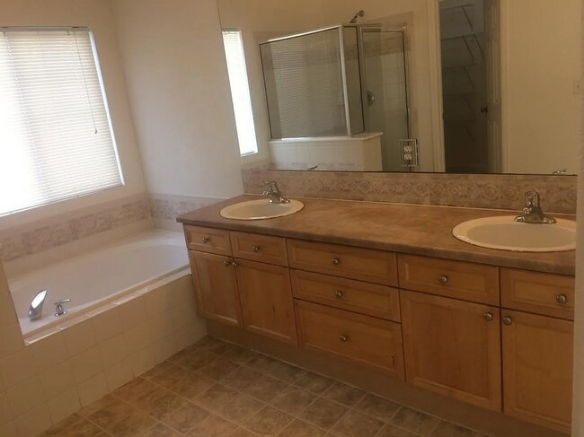 Building Photo - 4604 Portofino Dr