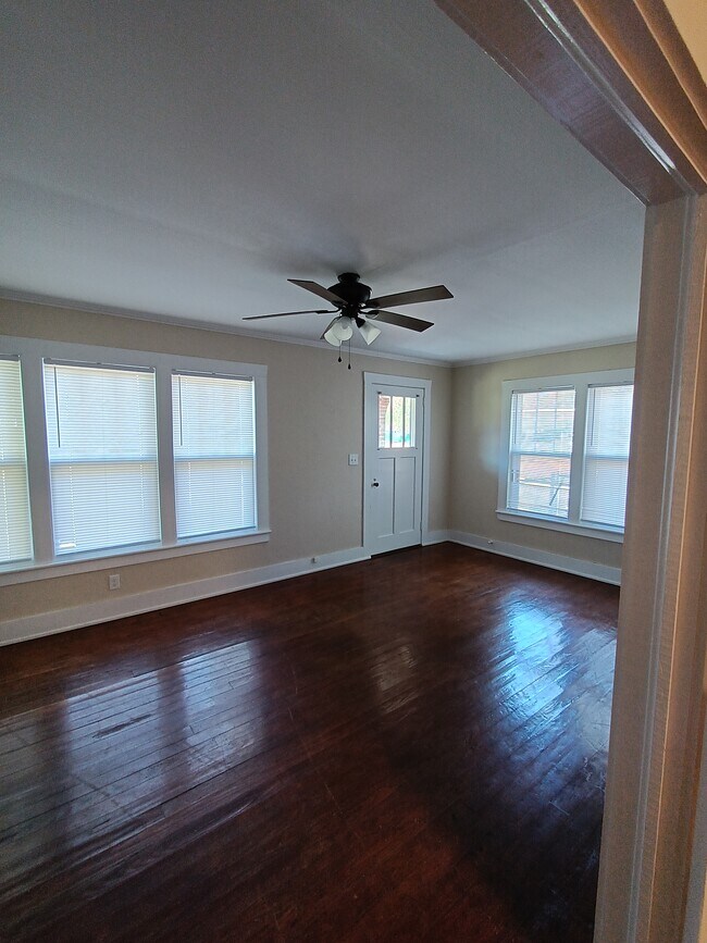 Building Photo - 186 E Brazell St