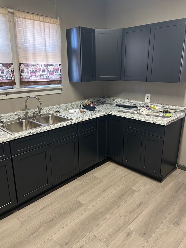 Building Photo - 863 N 74th St