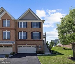 Building Photo - 8512 Pine Springs Dr