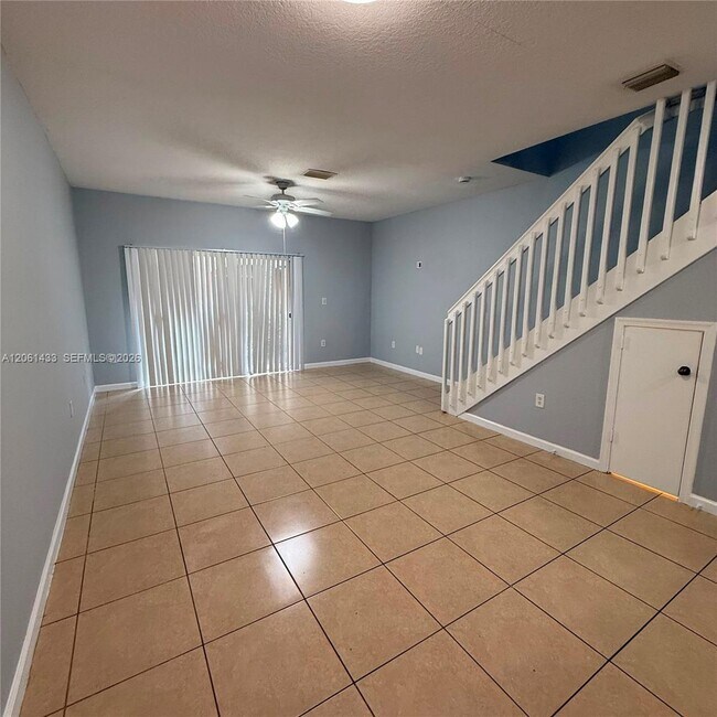 Foto del edificio - 8811 S Isles Cir