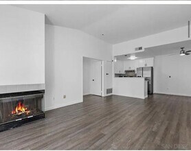Building Photo - 320 Isthmus Way