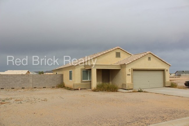 Foto del edificio - Apply Here WWW.RENTREDBRICK.COM