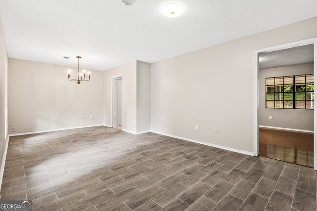 Foto del edificio - 5846 Bobbin Ln