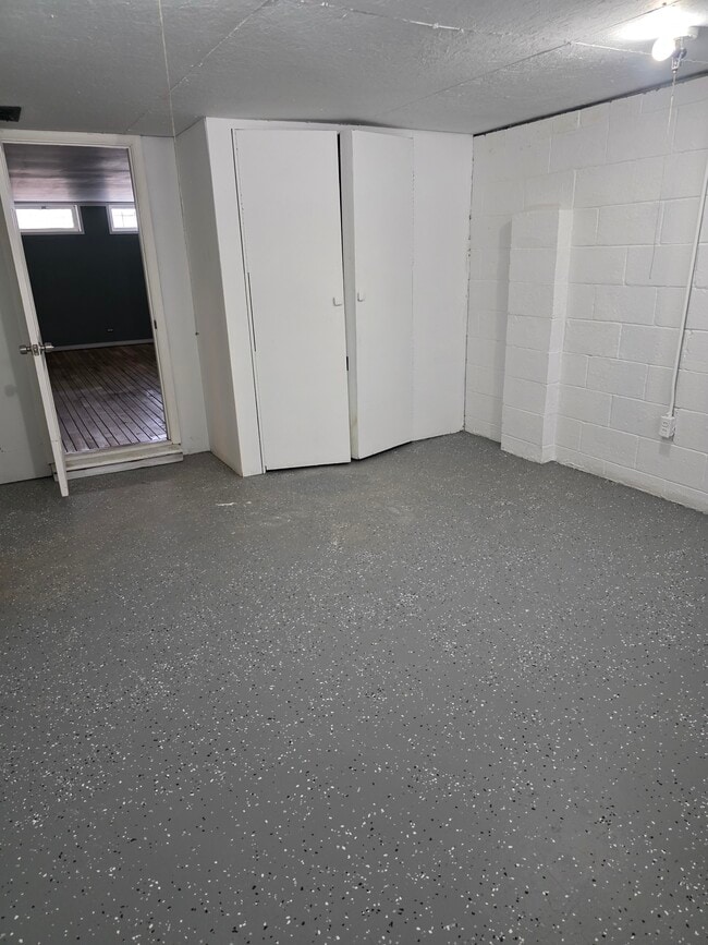 Foto del edificio - 4813 Greenlawn Dr