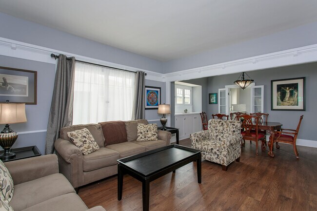 Foto del edificio - This Could be Home - Remodeled Craftsman Style House