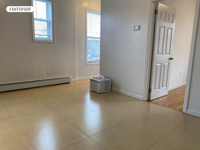 Foto del edificio - 24-12 35th St