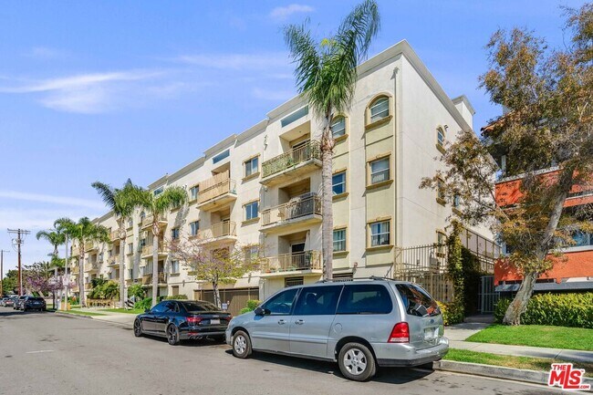 Foto del edificio - 3328 Oakhurst Ave