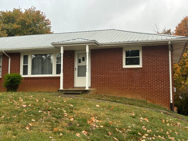 Building Photo - 208 Ricker Ave