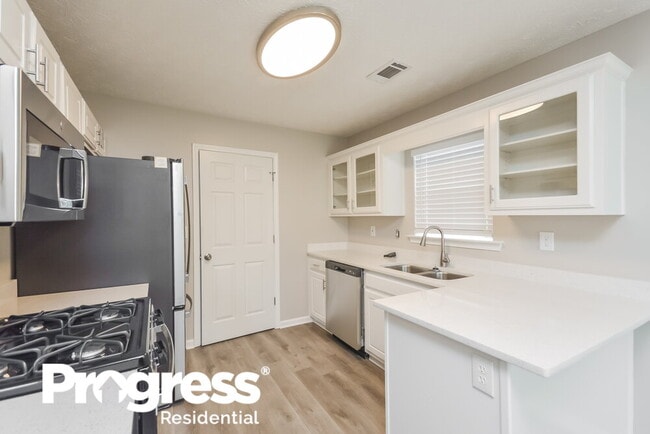 Foto del edificio - 433 Summer Hill Cir