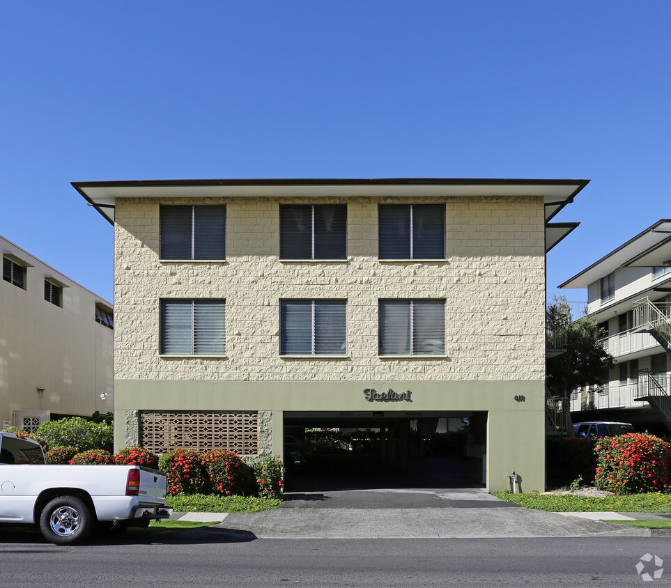 Building Photo - 611 N Kuakini St