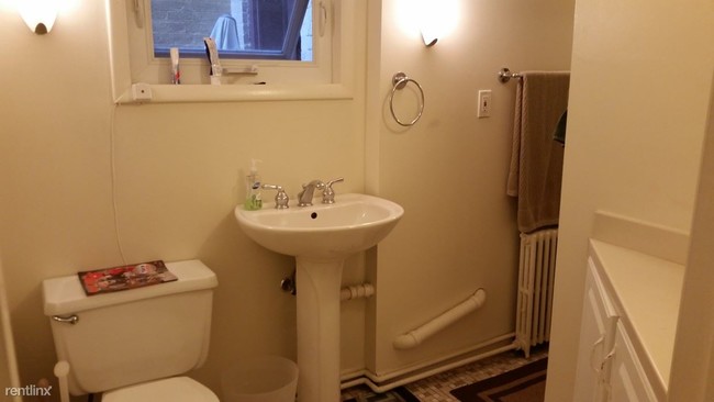 Building Photo - 2 br, 1 bath Condo - 1713 Riggs Pl NW