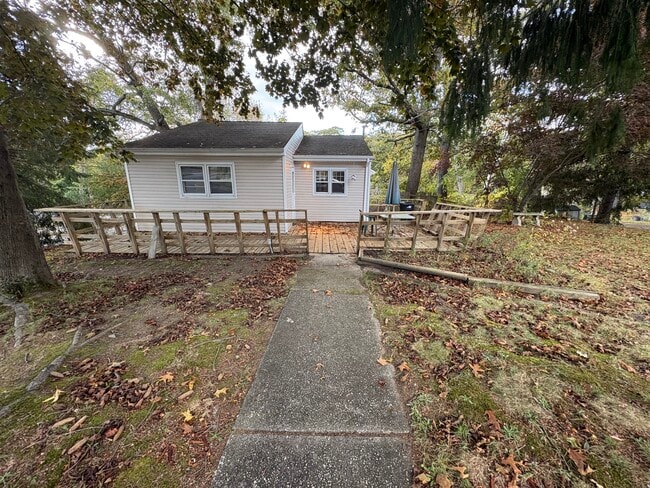 Building Photo - 2 Seawanhaka Ave