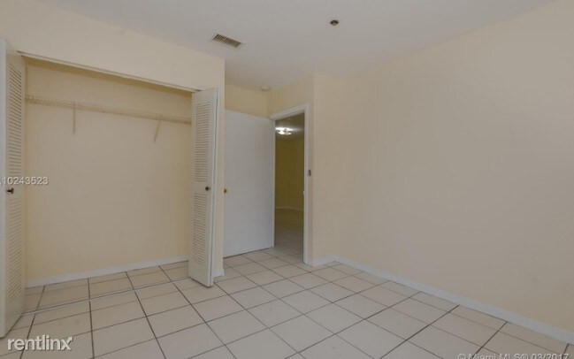 Building Photo - 717 SW 11th Ave