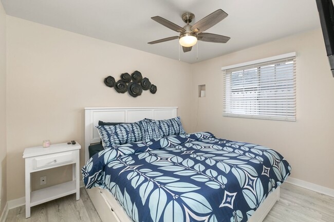 Building Photo - Spacious 3 BD/3 BA Furnished Home Near Mission Beach 9-Month Lease