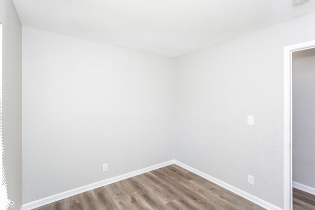 Foto del edificio - 9920 Montery Rd