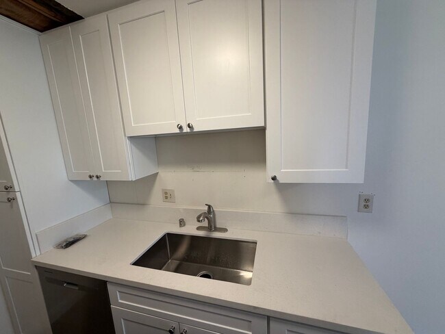 Foto del edificio - 2687 Phipps Ave