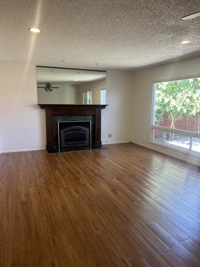 Foto del edificio - 1237 Mersey Ave
