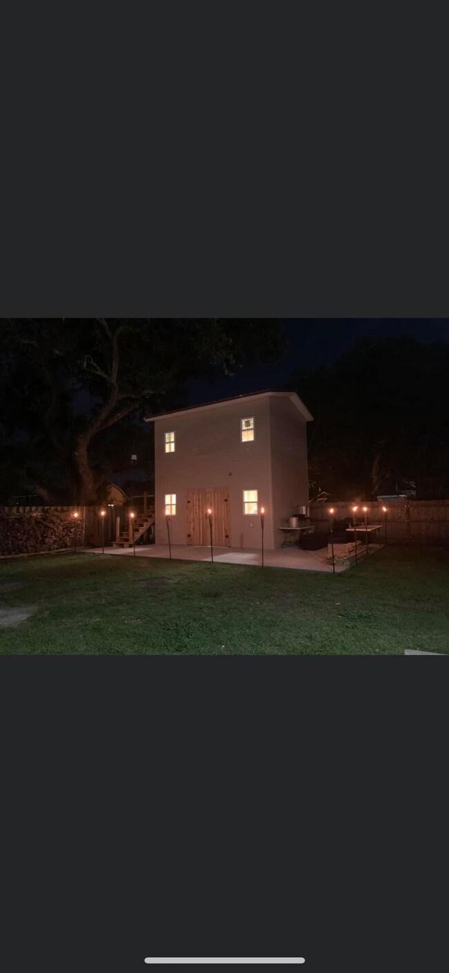 Building Photo - 165 S Van Ave