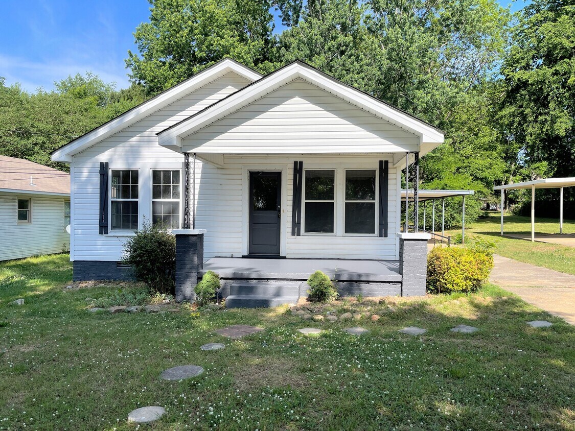 Foto principal - 2508 Virginia Blvd NW