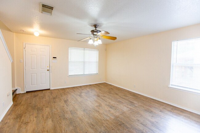 Building Photo - 955 Marble Point