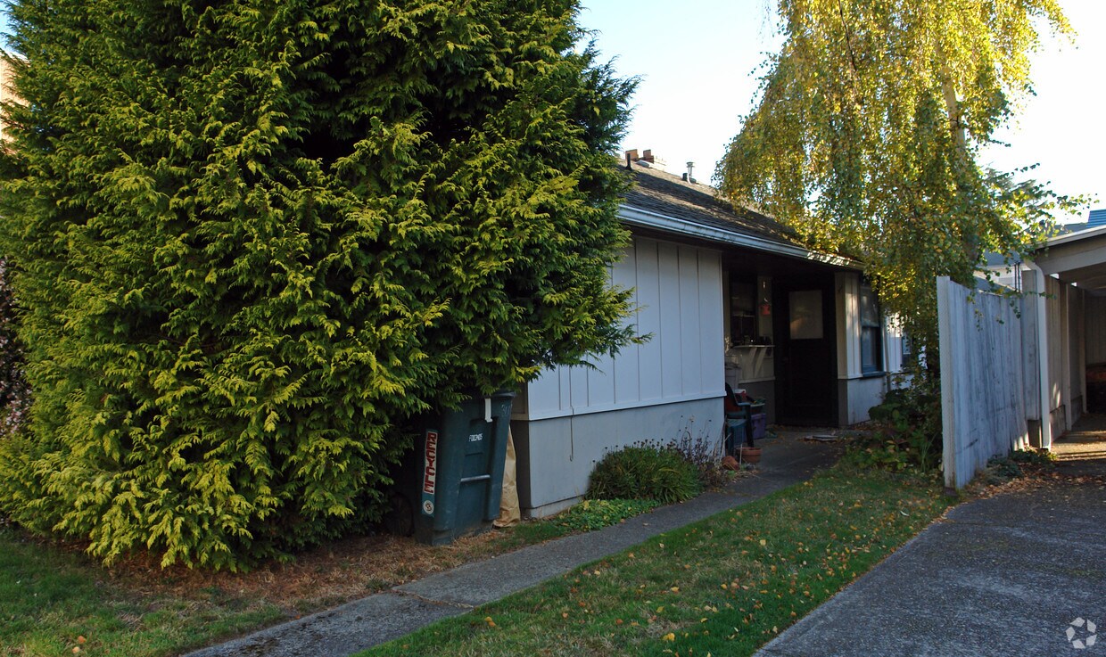 Building Photo - 301 Lee St
