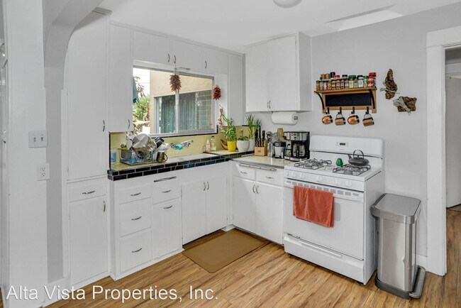 Foto del edificio - 2 br, 1 bath House - 4546 Brighton Ave.
