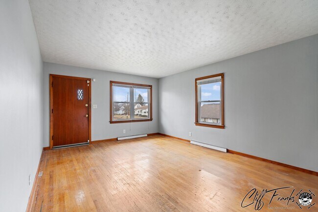 Building Photo - 3 Bed 1 Bath House for Rent in NE Canton