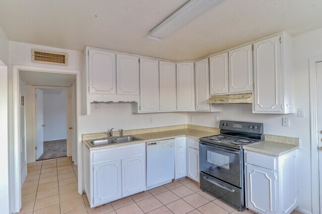 Building Photo - 5108 Mt Hood Dr