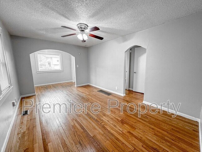 Building Photo - 805 S Pope Ave