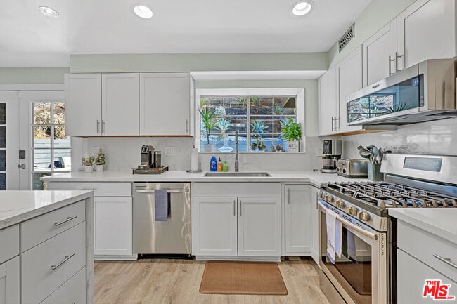 Building Photo - 5082 Don Pio Dr