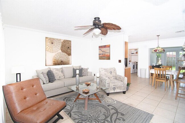 Foto del edificio - 6872 SW 15th St