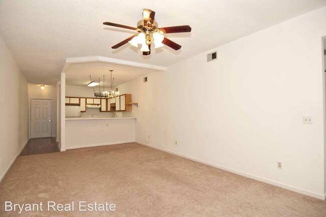Building Photo - 721 Bragg Dr