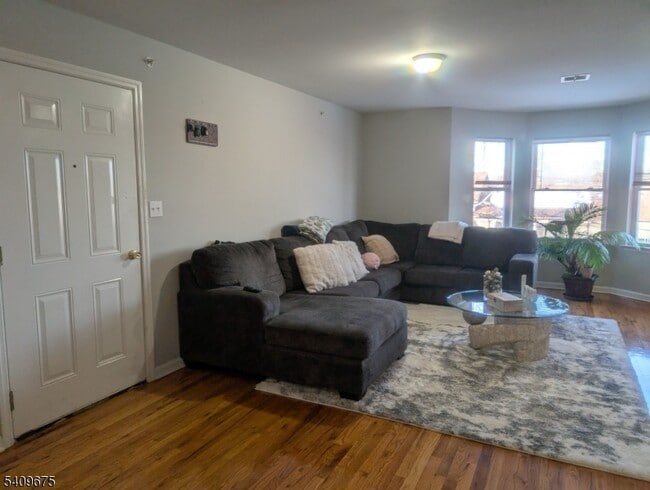 Building Photo - 14 Hunter St