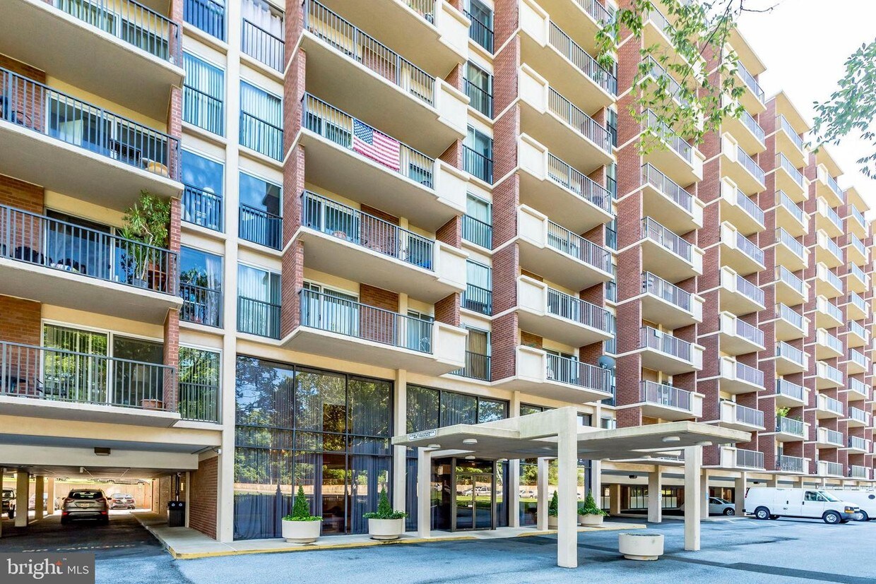 Primary Photo - 1300 Army Navy Dr