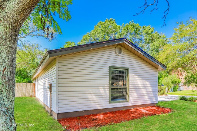 Foto del edificio - 8162 Cayuga Trail W