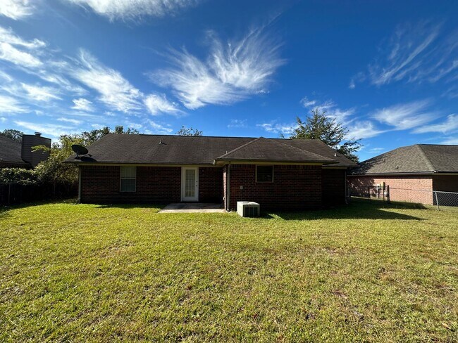Building Photo - 906 Willowbrook Dr
