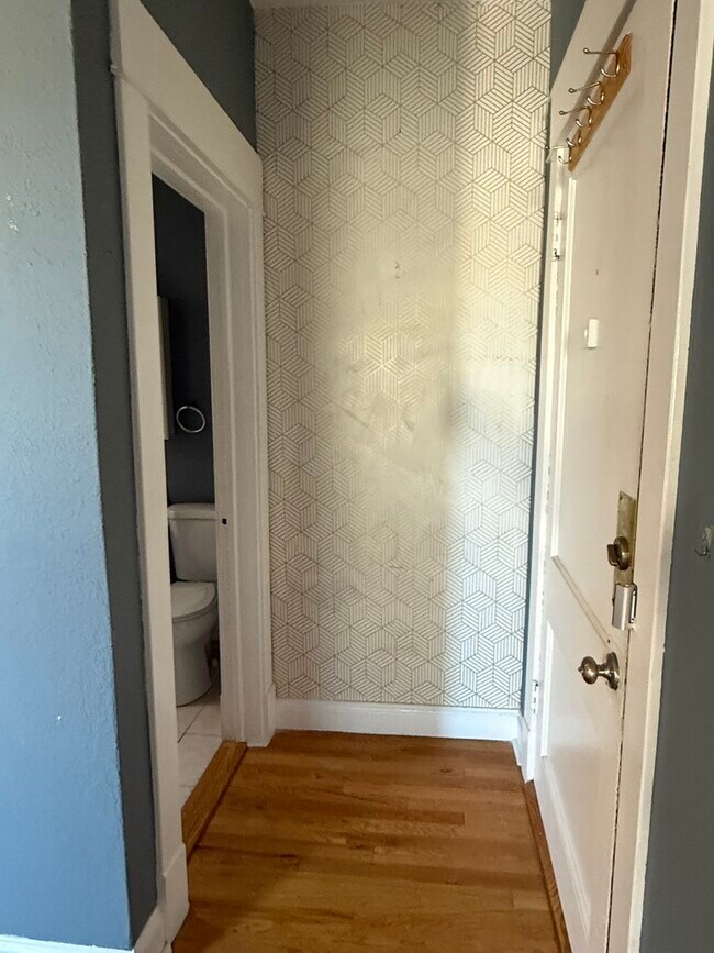 Foto del edificio - 4112 W Wellington Ave