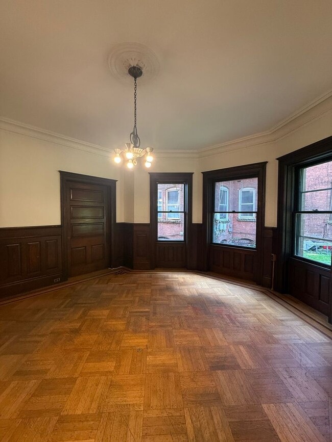 Building Photo - 409 Grand St