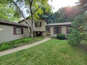 Building Photo - 30W265 Briar Ln