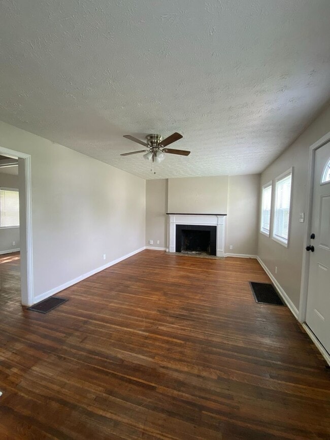 Building Photo - A single-family home located in the vibran...