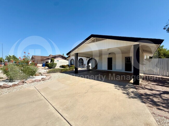 Foto del edificio - 2439 E Elmwood St