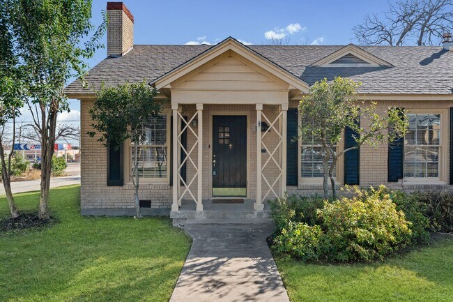 Foto del edificio - Temple 3BR Home with Expansive Yard & Garage Parking