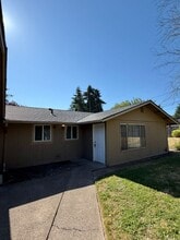 Building Photo - 563 NW Walnut Blvd