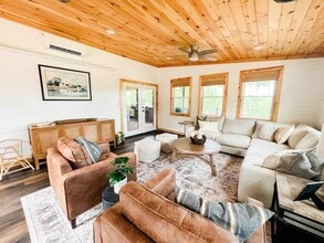 Building Photo - 449 Burbano Creekside Lndg