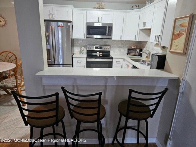 Building Photo - 1187 E Ocean Ave