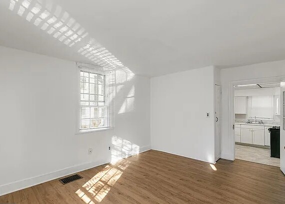Building Photo - 211 Mill St
